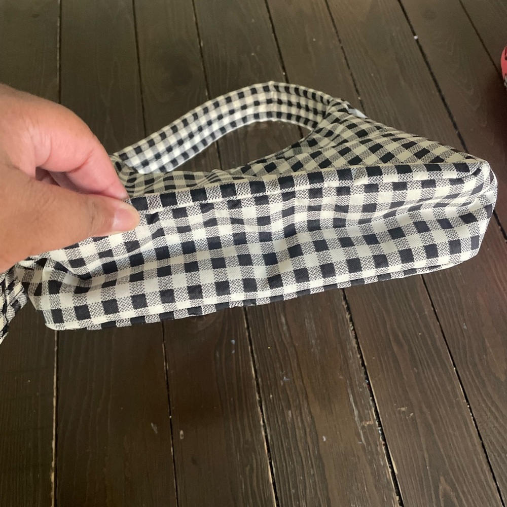 BAGGU Black & White Gingham Mini Nylon shoulder Bag - Picture 5 of 8